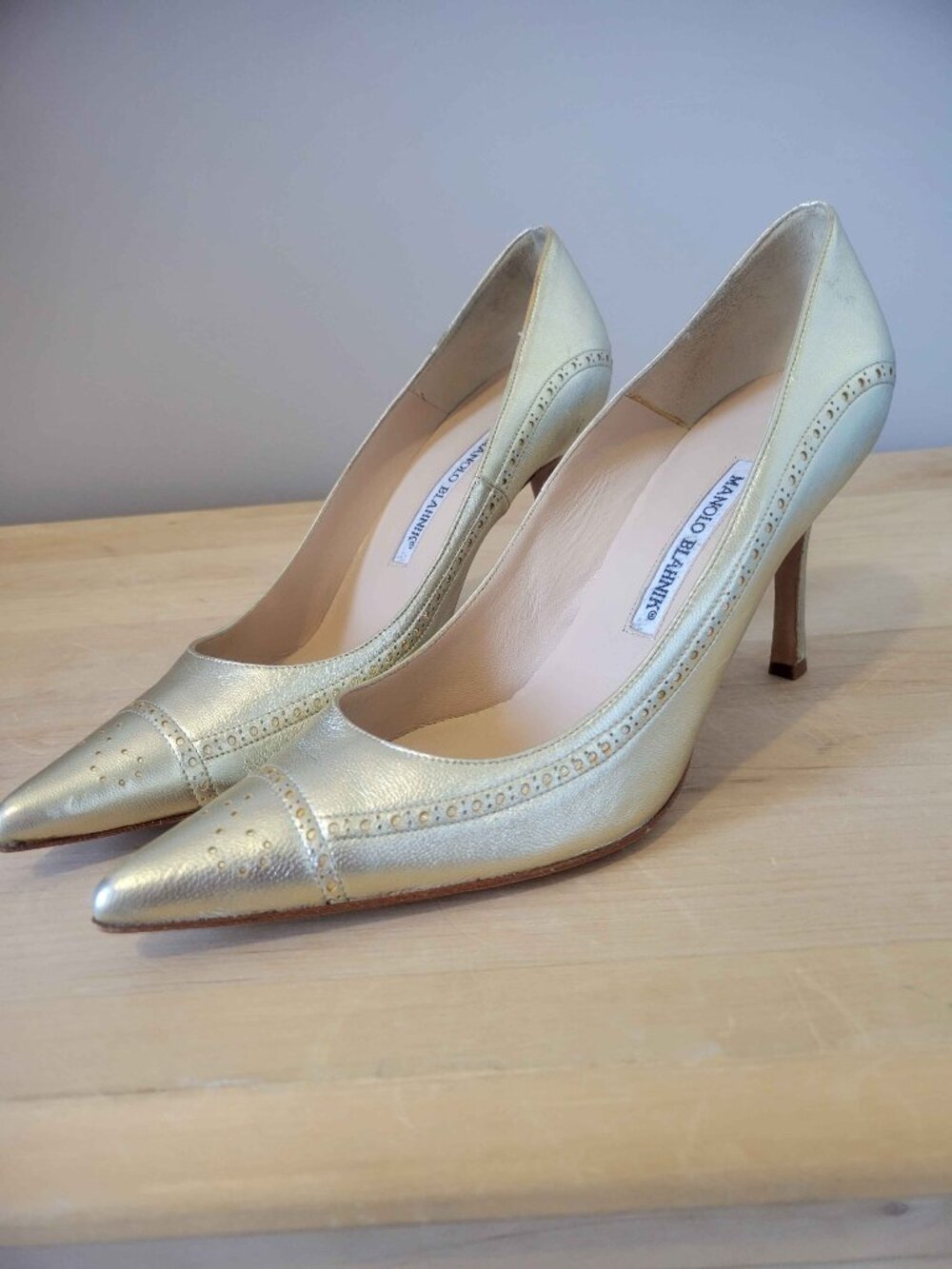 MANOLO BLAHNIK, gold high heels, womens